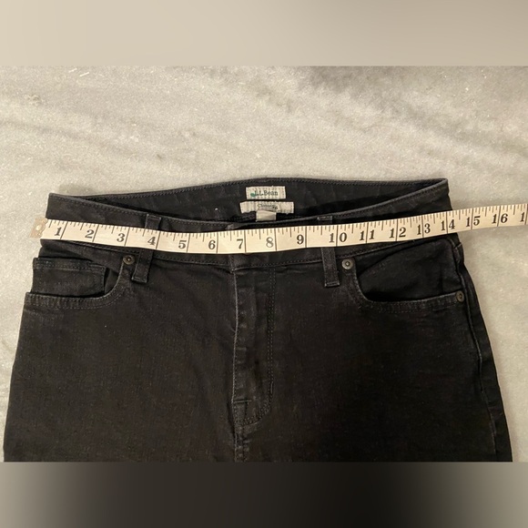 L.L. Bean Size 8 M/T Black Denim Original Fit Straight Leg Five Pocket Jeans - Picture 12 of 12